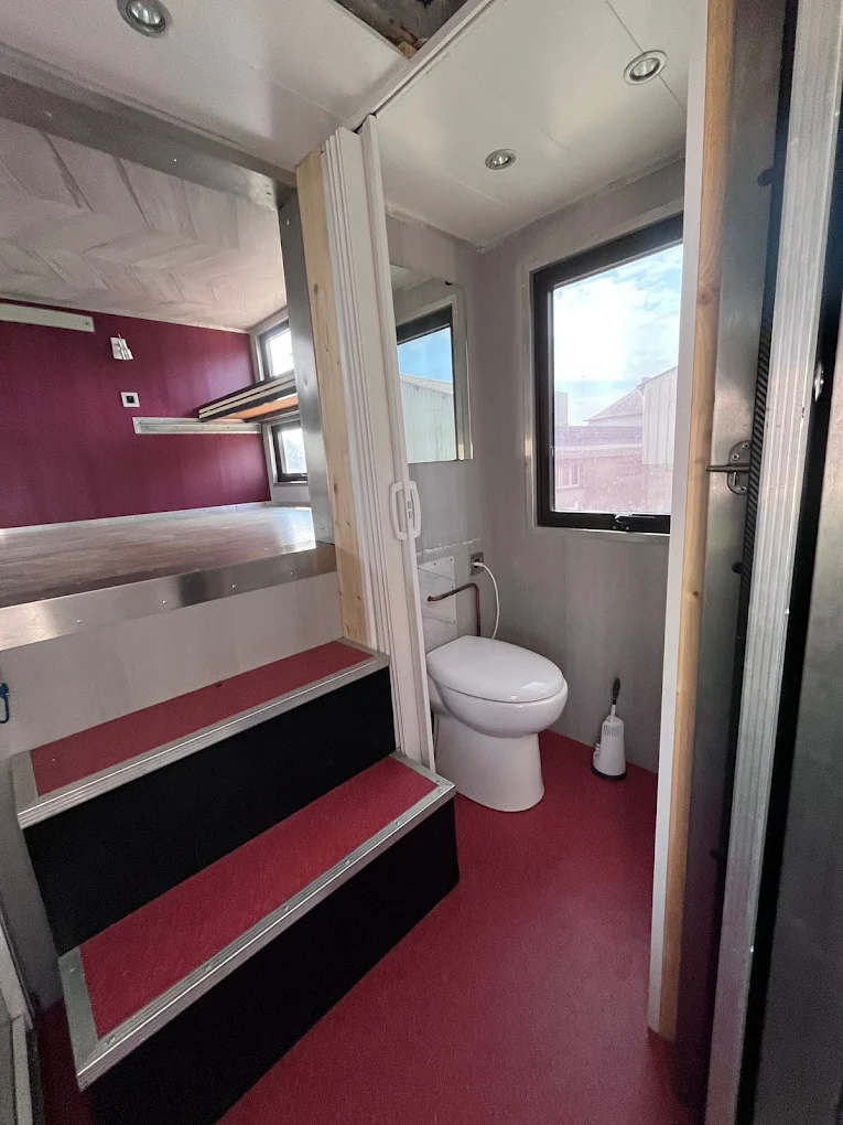 Toilettes du semi dortoir